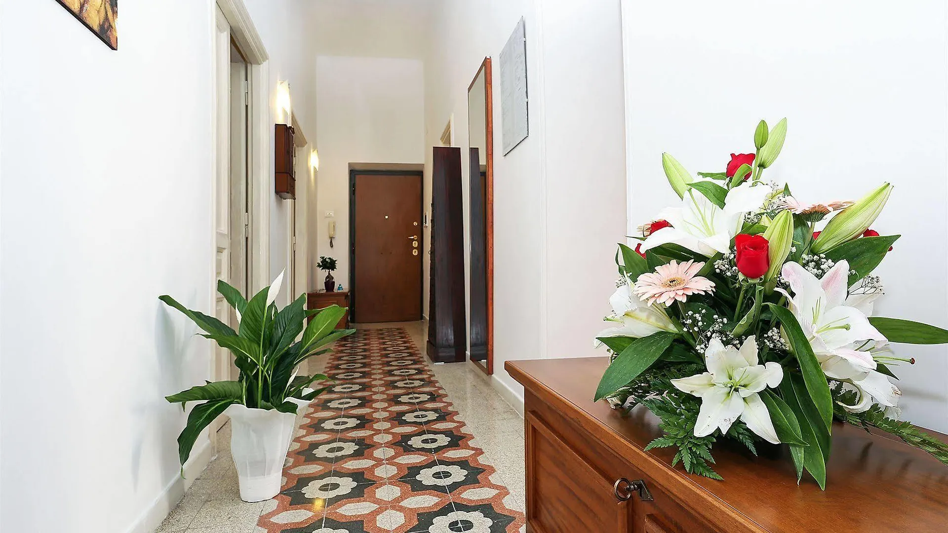 Bells Of Rome Hotell 2*,